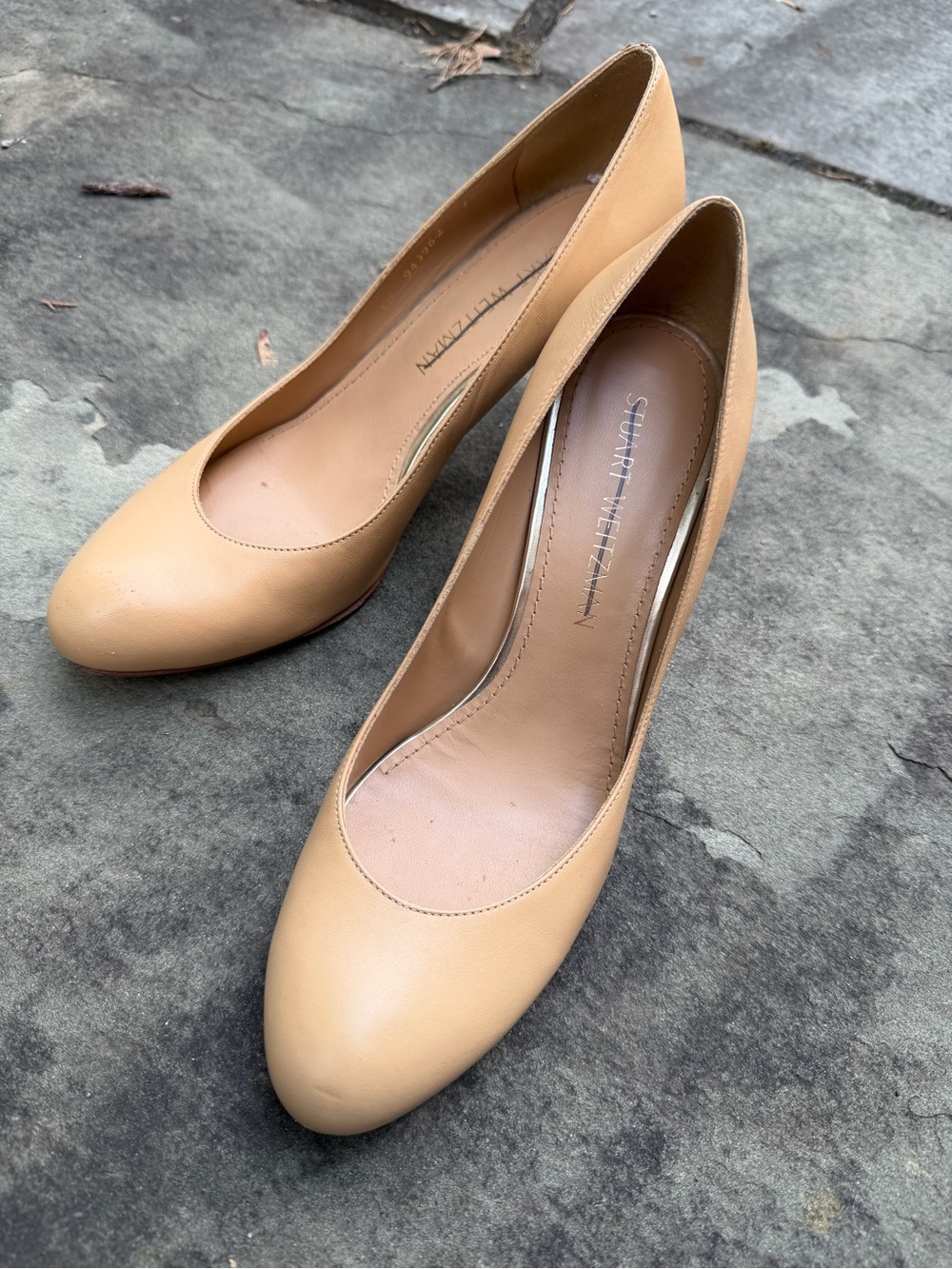 Stuart Weitzman Tan Leather Round-Toe Pumps
